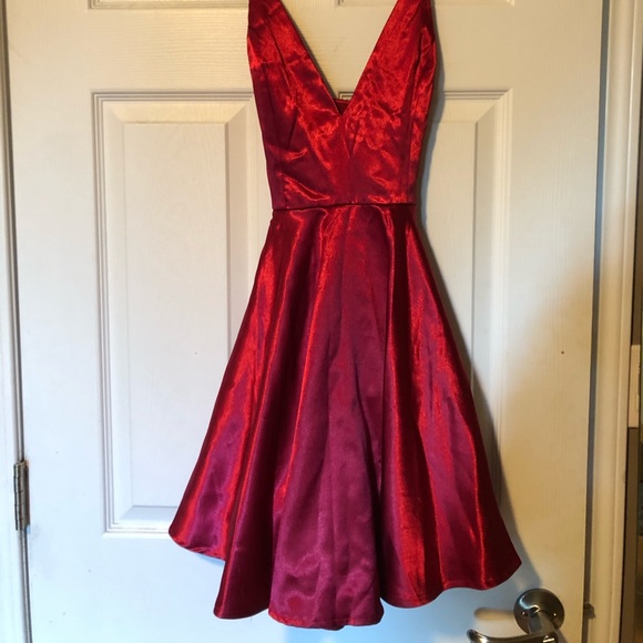 Back cross dress from fashion nova - Picture 4 of 5